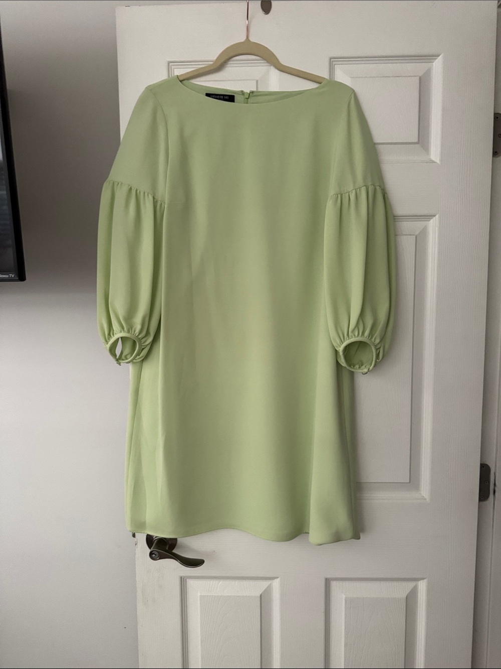 Lafayette Light Green Women’s V-Neck Shift Top size m